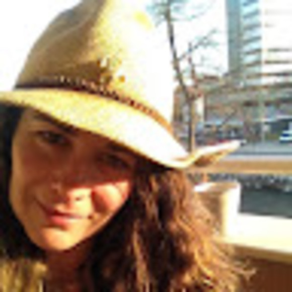 Meet your Posher, Naomi - Picture 1 of 1